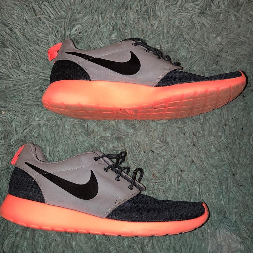Nike Roshe Run Grey & Pink 10.5